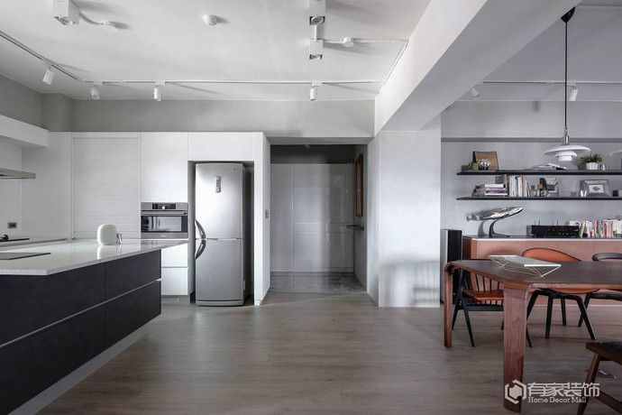 衣柜是裝修家具中不可缺少的 定制還是木工制作？