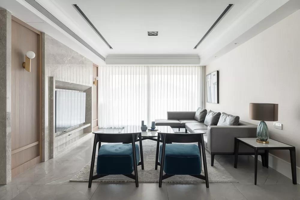 福泰海灣新城200㎡大平層，無主燈光源...這套現(xiàn)代簡約太“簡”了