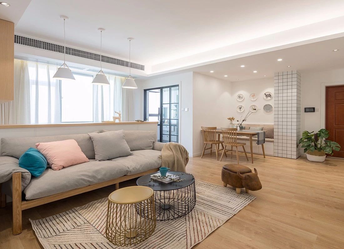 廈門金都海尚國際106㎡舒適簡歐，沙發(fā)背景墻是亮點！